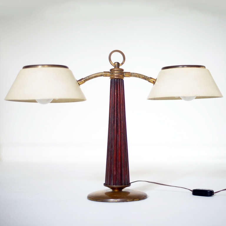 Very nice table lamp with 2 shades and carved wooden shaft made by Stilnovo in 1949