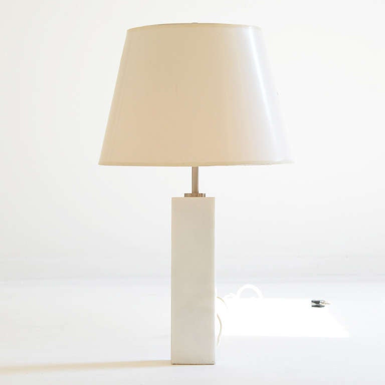 Florence Knoll White Cremo Marble Table Lamp with Original Paper Lamp Shade .
Mod. 180
Knoll International

Lit : Knoll International Sales Catalogue 1958 , p. 112