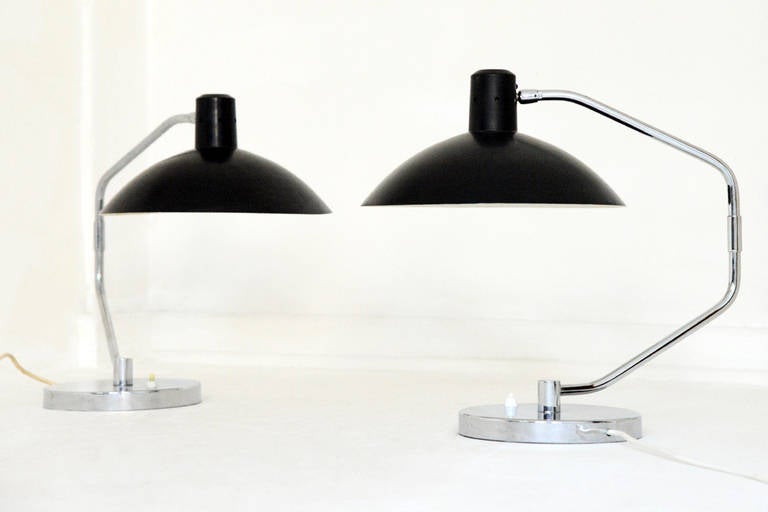 very nice pair of iconic Clay Mitchie Desk Lamps Mod. 8 edited by Knoll International , rotates 360 degrees