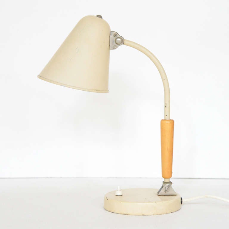 Beautiful Desk Lamp designed by Paavo Tynell and edited by Idman, Finland

signed Idman

In perfect working condition.