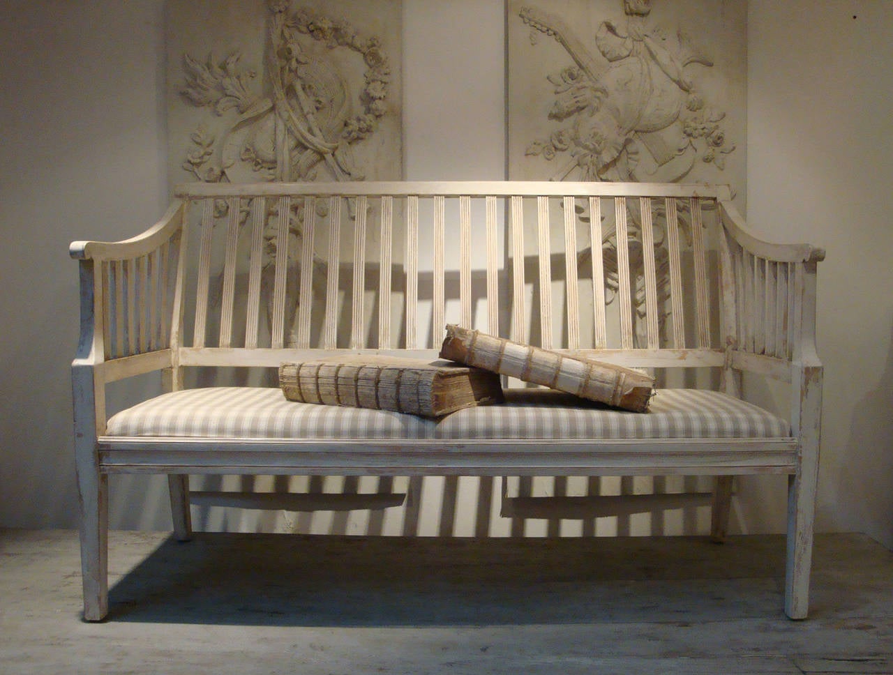 Early 20th Century Swedish Bench In Excellent Condition For Sale In London, GB