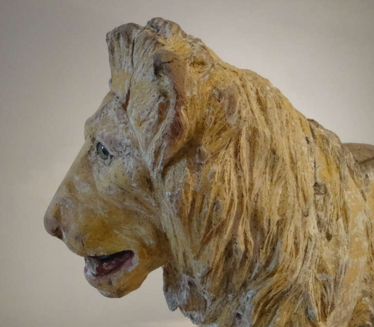 Lion en bois sculpté antique du 18e siècle en vente 2