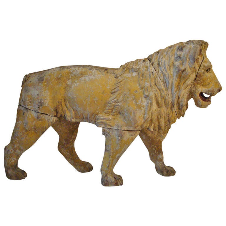 Lion en bois sculpté antique du 18e siècle en vente