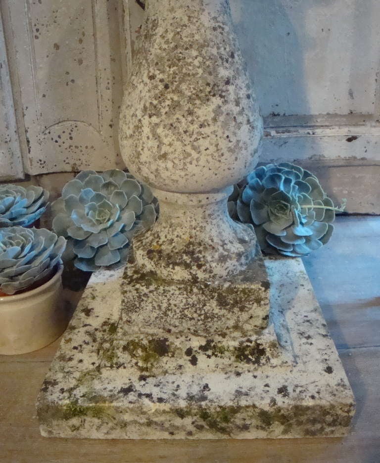 A Pair of Composition Stone birdbaths In Good Condition For Sale In London, GB