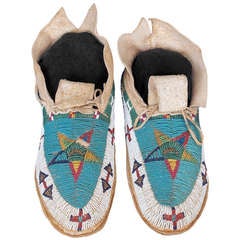 19th Century Cheyenne Plains Indian Beaded Pictorial Moccasins, circa 1890 9