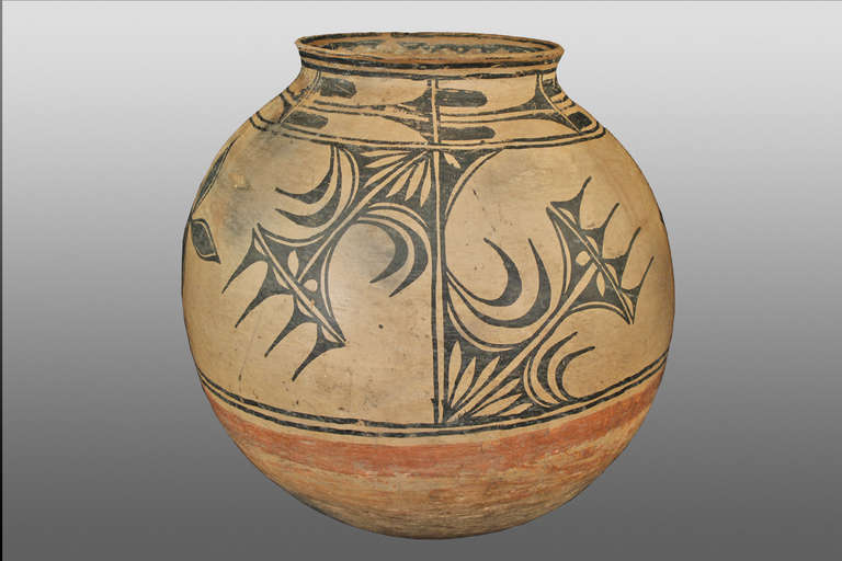 Large Early Pueblo Earthenware Jar from Cochiti, circa 1865 In Excellent Condition In Denver, CO