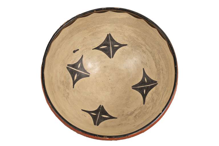 Antiguo cuenco para la masa de cerámica Pueblo Histórico, Tesuque Pueblo, Circa 1875-1900 nativo estadounidense en venta