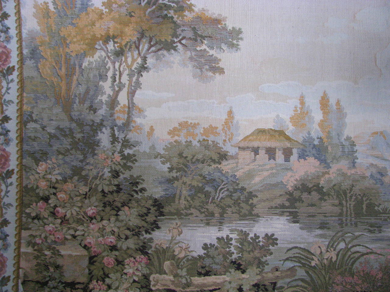 Antique Midcentury Aubusson Style French Tapestry (20. Jahrhundert)