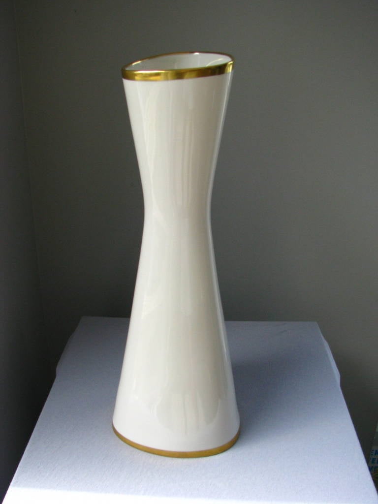 Large Porcelain Vase Bavaria, Germany, 1950s, gold leaf rim.

Measurements:

Height 20.1 in. ( 51 cm)
Diameter 7.5 in. ( 19 cm)

Note: nice asymmetric shape!

 
