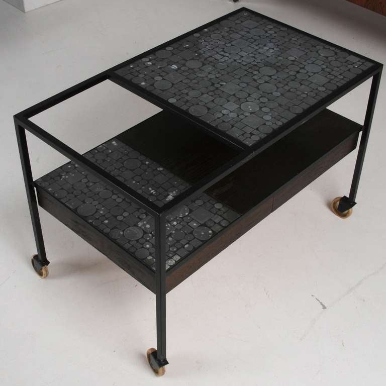 Original diseñado por Herbert Hirche en 1956. Se trata de una reedición mucho más rara de Rosenthal, de hacia 1970. Sólo se fabricaron unos pocos y todos son diferentes.... la parte superior está hecha a mano en varias piezas de hojalata por una