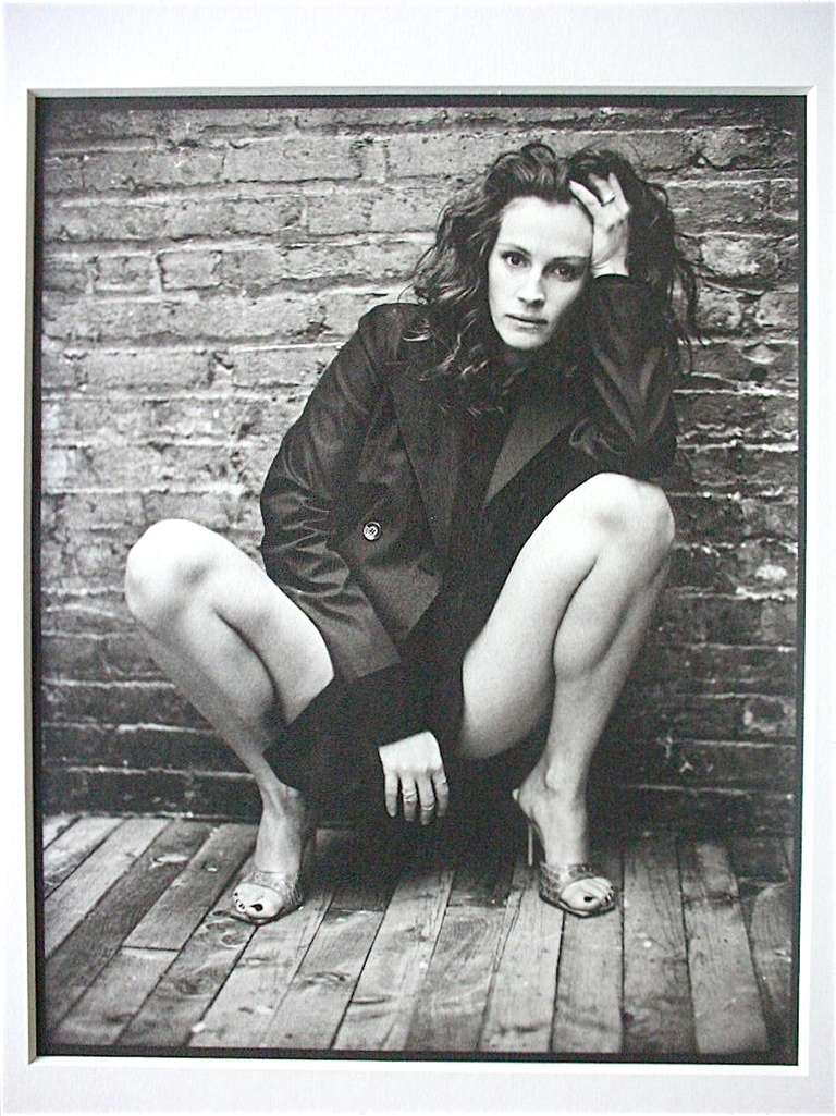 Mark Seliger (1959 American)

Original Platinum-Palladium Print  2000 / printed: 2006

signed, titled, dated, numbered 7/15 in pencil and copyright credit reproduction limitation stamp on the verso.

Motiv: Julia Roberts, NYC from in my