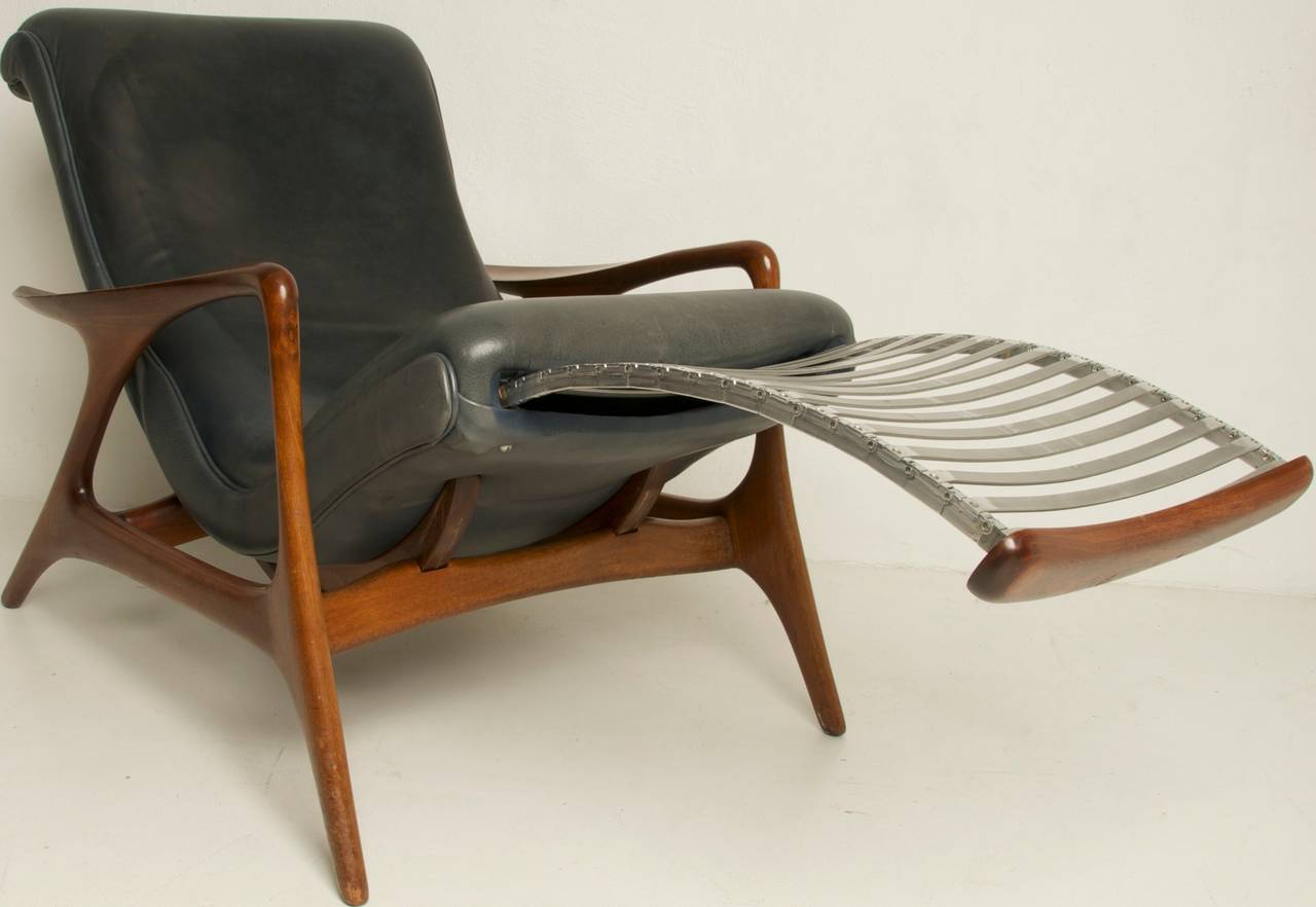 Designed by Vladimir Kagan, circa 1955 and made by Kagan-Dreyfuss, Inc.

Very rare chair with even rarer arm version, in very good condition.