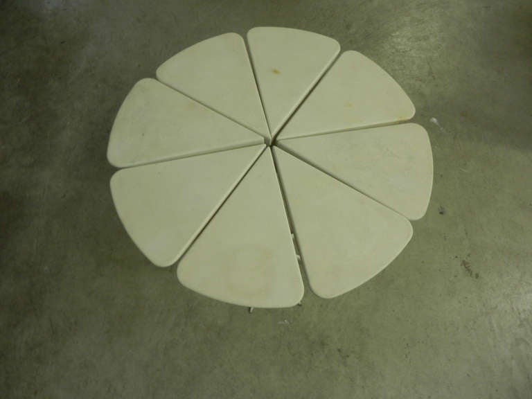 Prototype de table d'appoint unique à pétales de Richard Schultz État moyen - En vente à Munich, DE