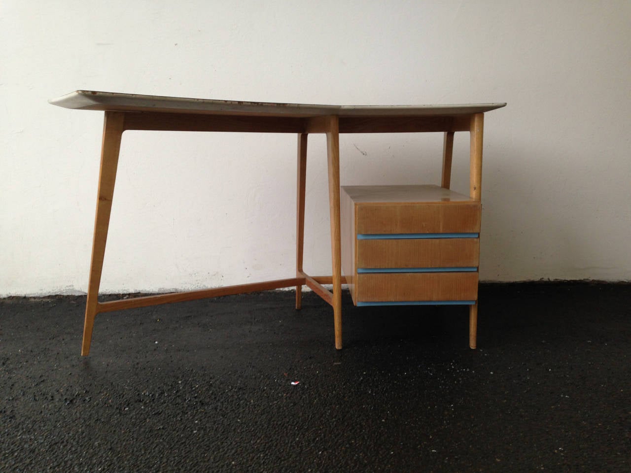 Small Curved Desk with Matching Chair Attributed to Gio Ponti 2