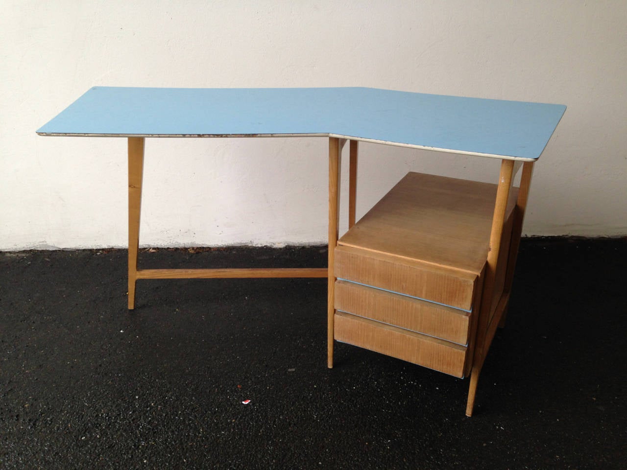 Small Curved Desk with Matching Chair Attributed to Gio Ponti 4