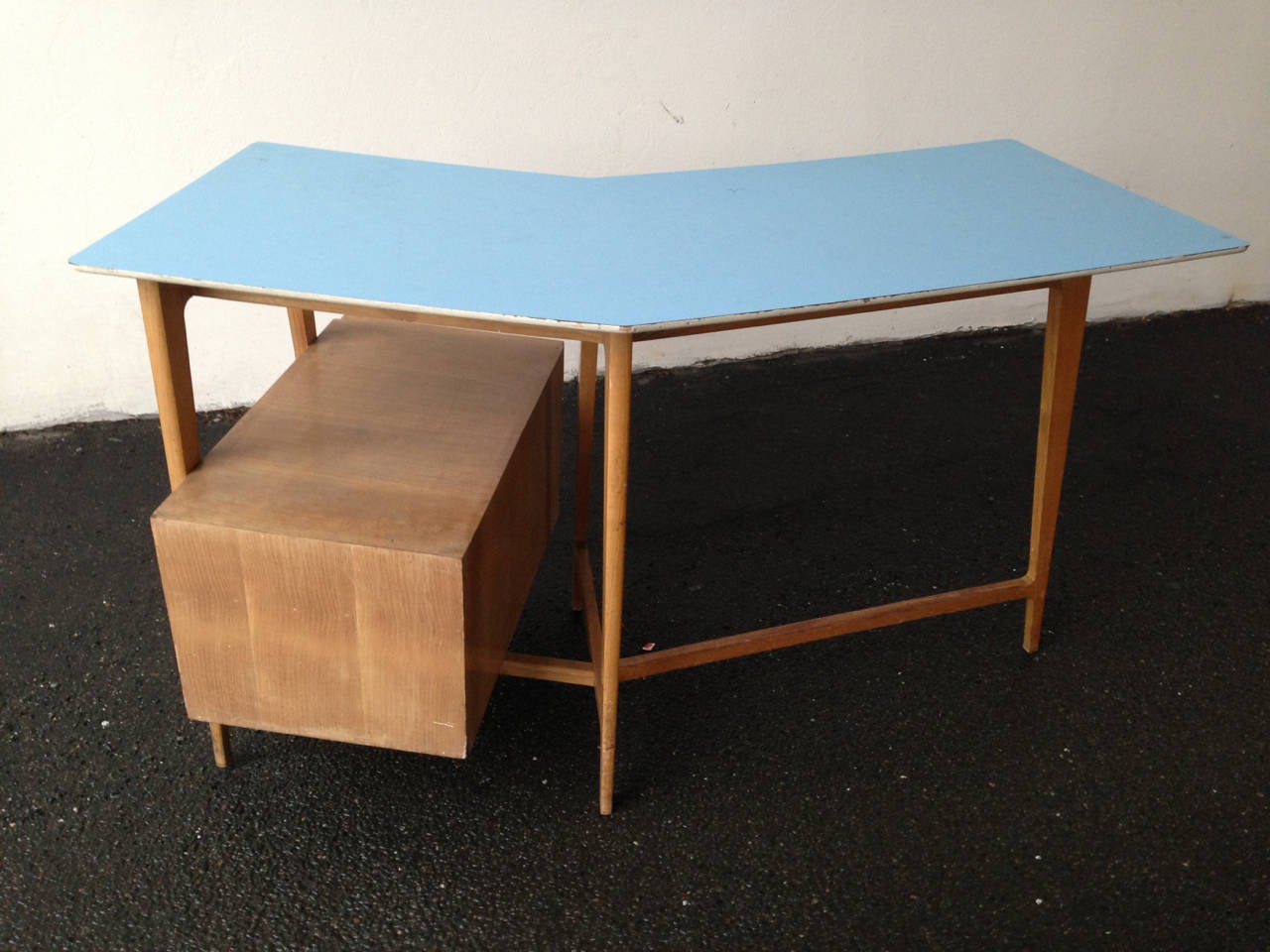 Mid-Century Modern Small Curved Desk with Matching Chair Attributed to Gio Ponti