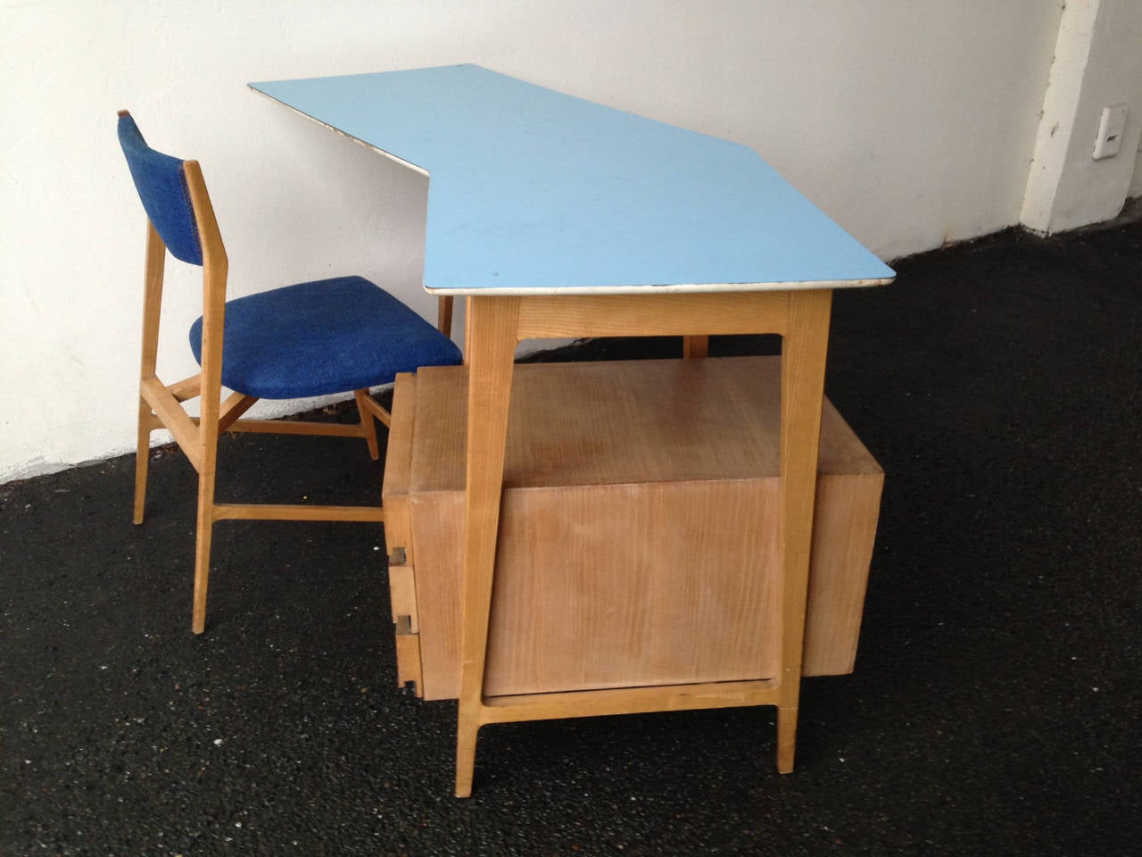 20th Century Small Curved Desk with Matching Chair Attributed to Gio Ponti