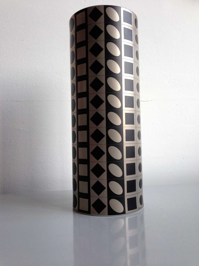 Victor Vasarely large Vase 88/200 Rosenthal In Excellent Condition In Munich, DE
