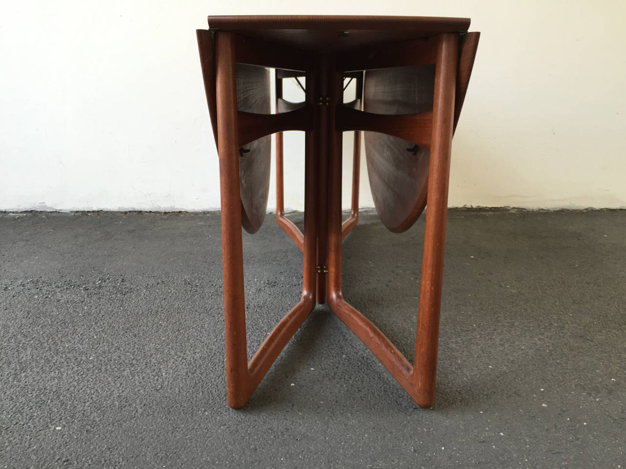 Drop-Leaf Dining Table by Hvidt & Mølgaard In Good Condition In Munich, DE