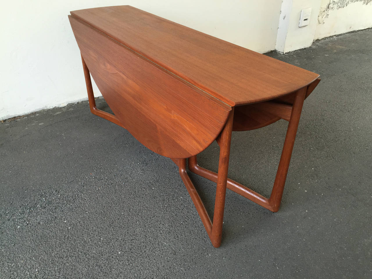 teakwood dining table model 20/59. can be used as console , half or full table....