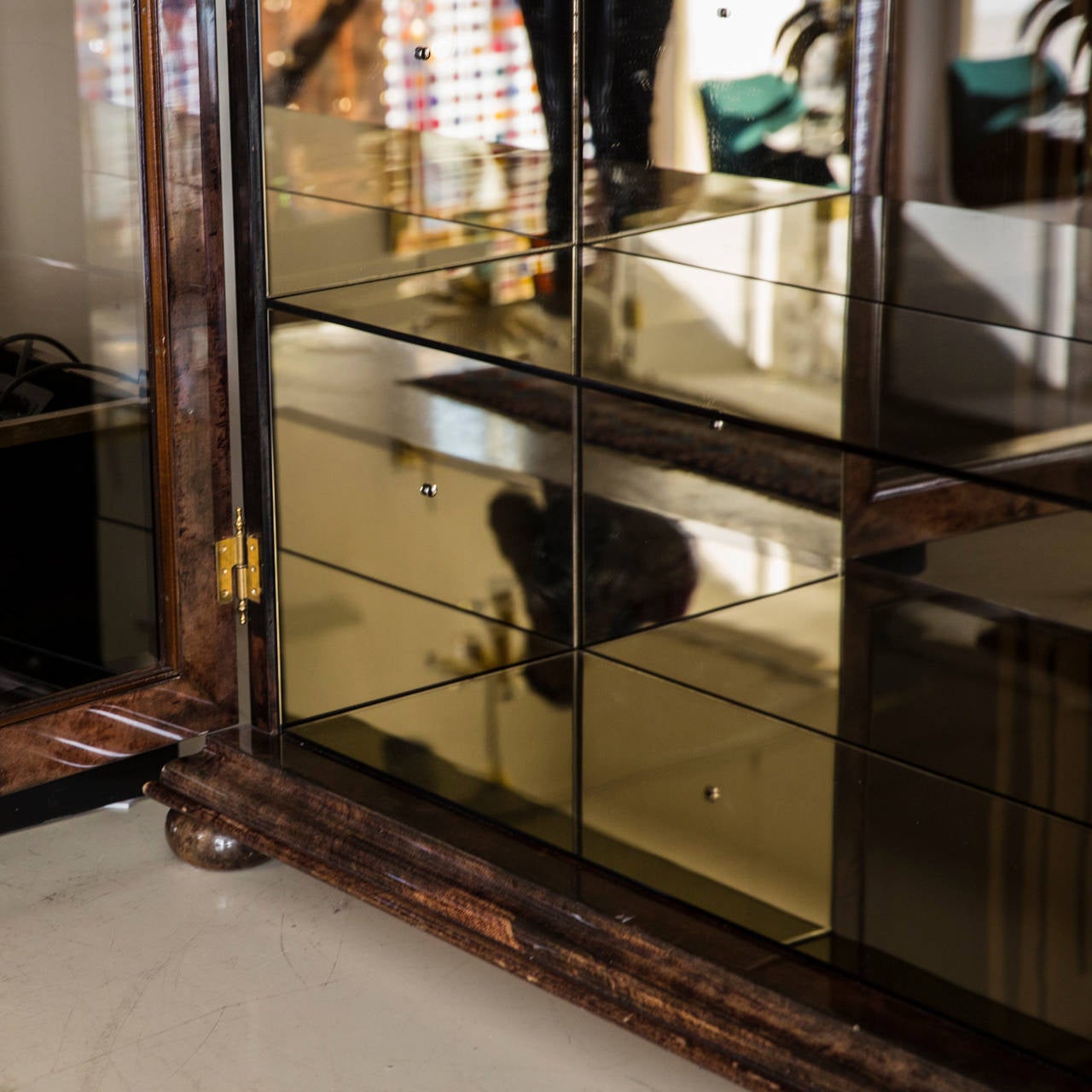 Late 20th Century Elegant Aldo Tura Glass Mirror Cabinet For Sale