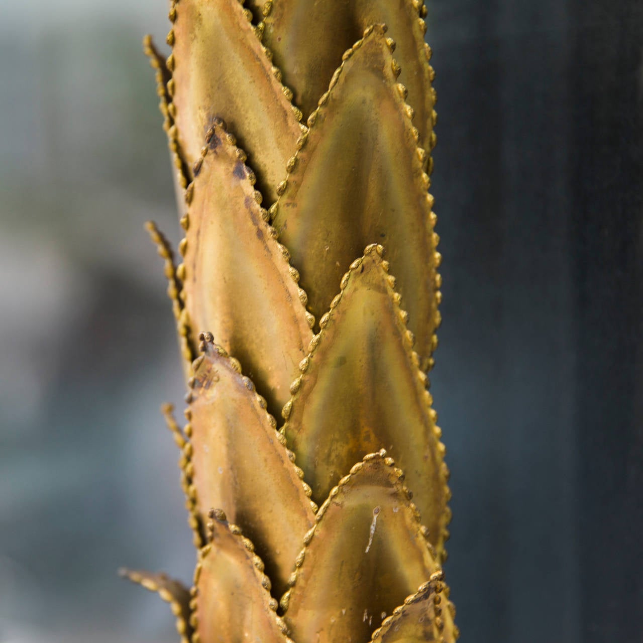 Elegant Palm Wall Applique Lamp by Maison Jansen.
Made of brass. Produced in France in the 60ies.