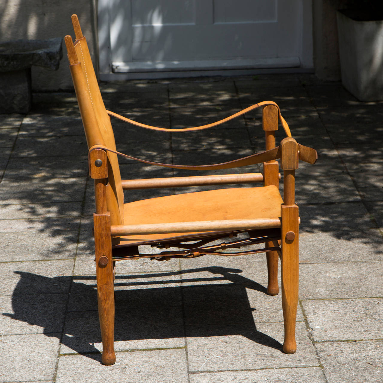 Safari chair designed by Wilhelm Kienzle for Wohnbedarf Zurich, Switzerland, 1928. Manufactured in the 1950s. Made of oak and brown cognac leather.