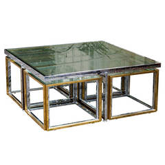 Table basse bicolore de la Maison Charles avec quatre tables gigognes