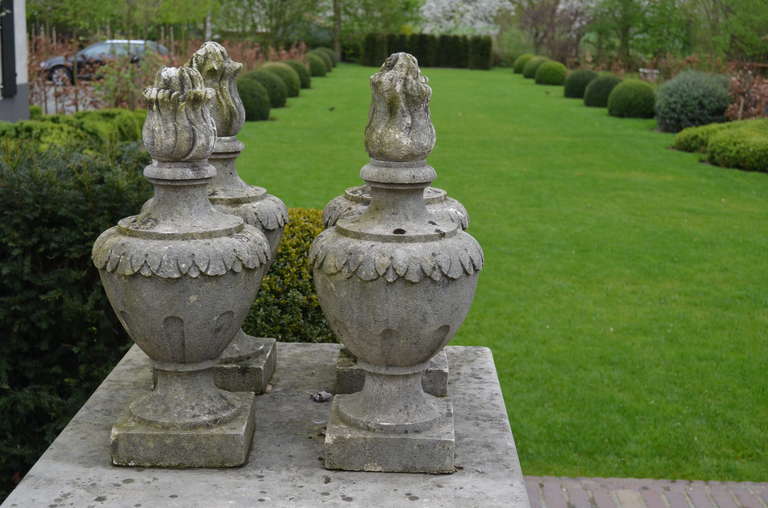 Four French carved limestone garden flame finial urns, 19th Century.
Some slight chipping to the flames and corners and slight differences to the carving, these are hand carved.