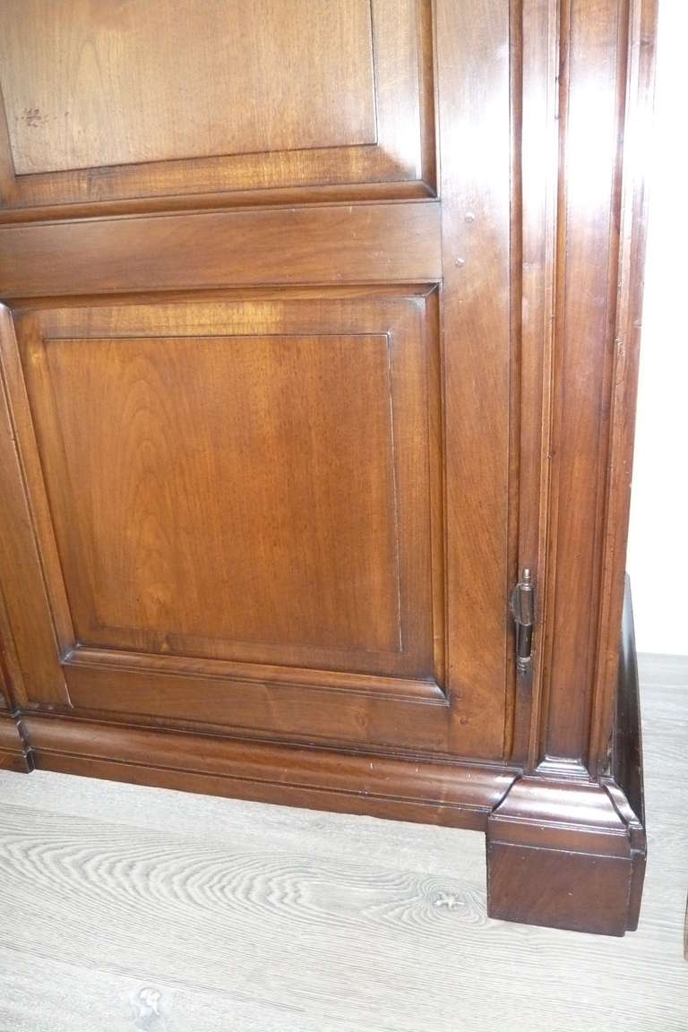 18th Century Italian Walnut Cabinet/Cupboard In Good Condition For Sale In Gravenmoer, NL