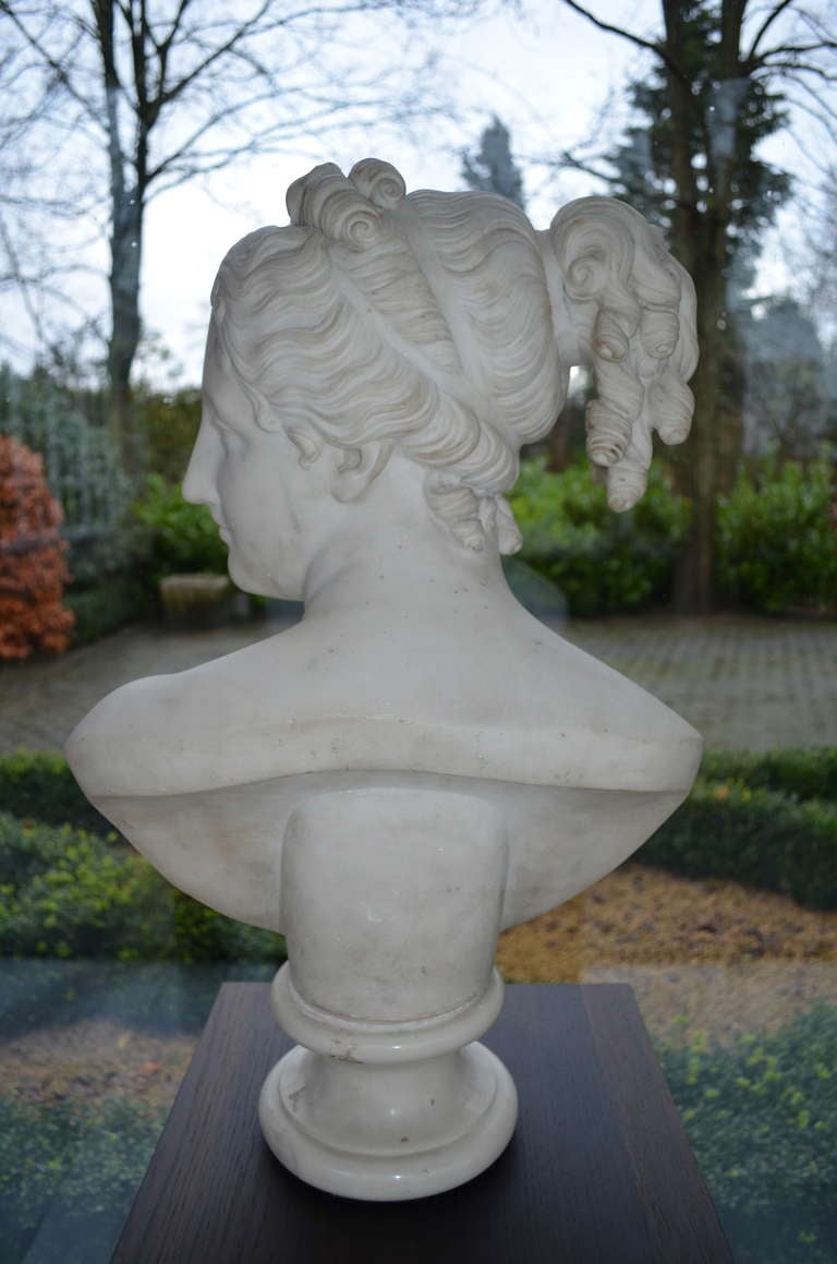 19 th. century Marble Bust In Good Condition For Sale In Gravenmoer, NL