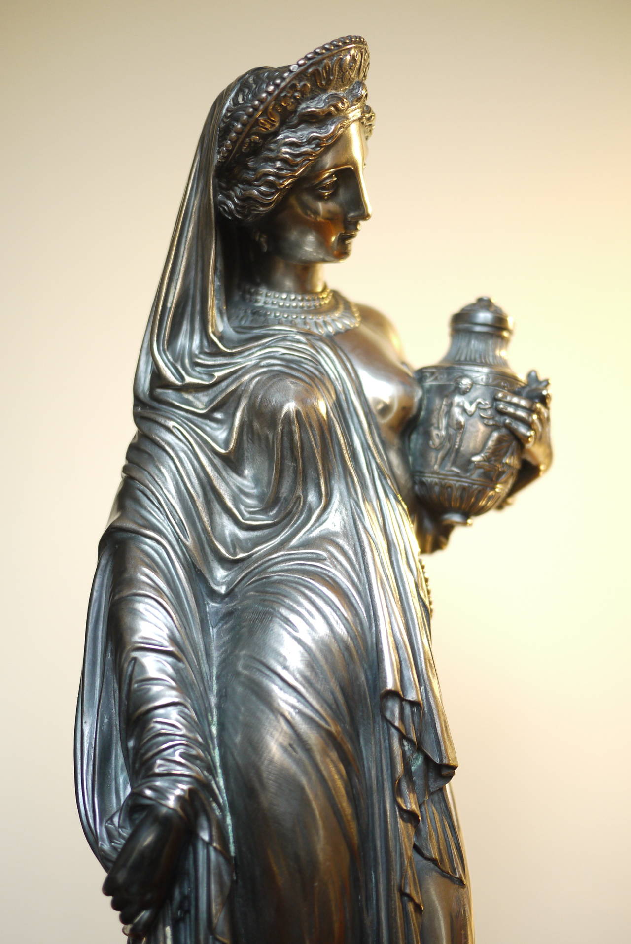 Argenté Figure de Pandora en bronze de Jacques Pradier. en vente