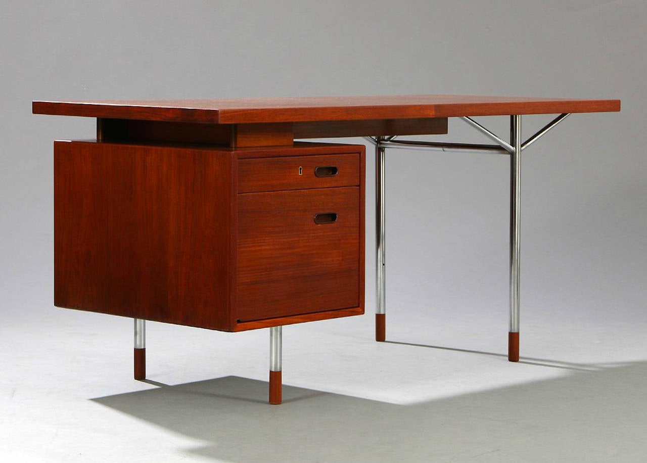 A beautiful Arne Vodder freestanding desk, edited in late 1960s by Silbast. Chromed steel legs and teak frame and shoes. Left side with a drawer section and two front drawers. Excellent condition.