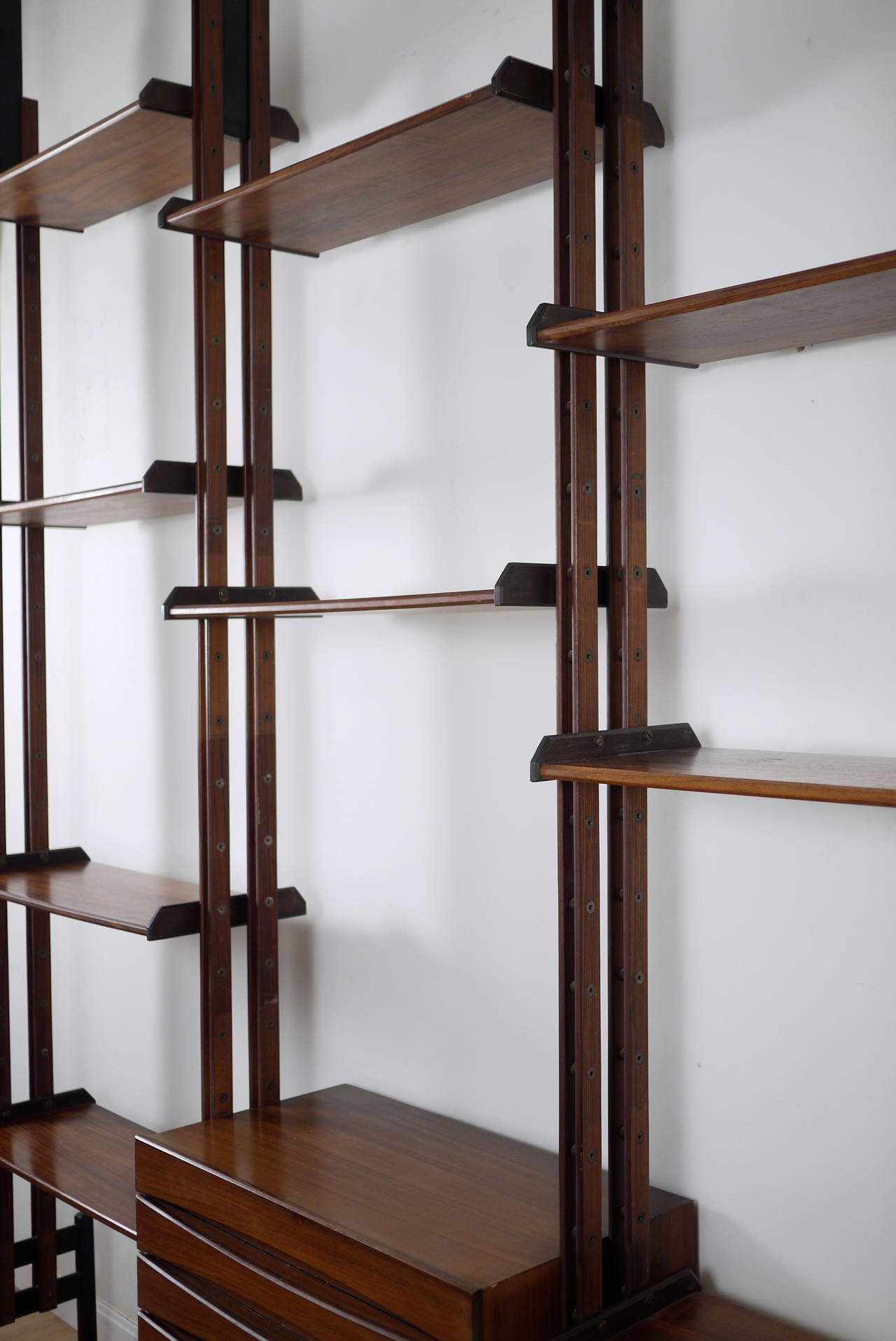 Italian Rosewood Bookcase in the Style of Franco Albini In Excellent Condition In Madrid, ES