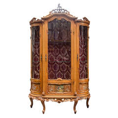 Baroque Vitrine