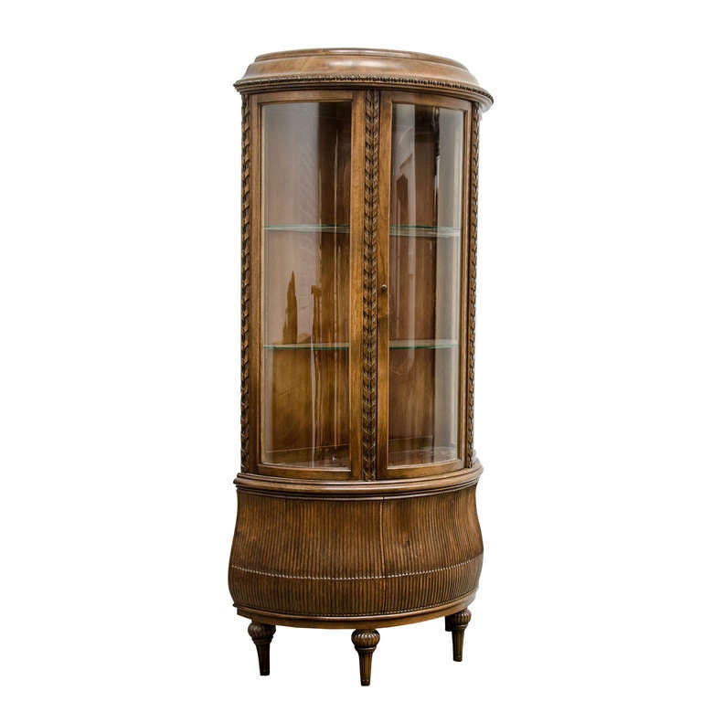 French Walnut Vitrine In Excellent Condition In Noord-Brabant, NL