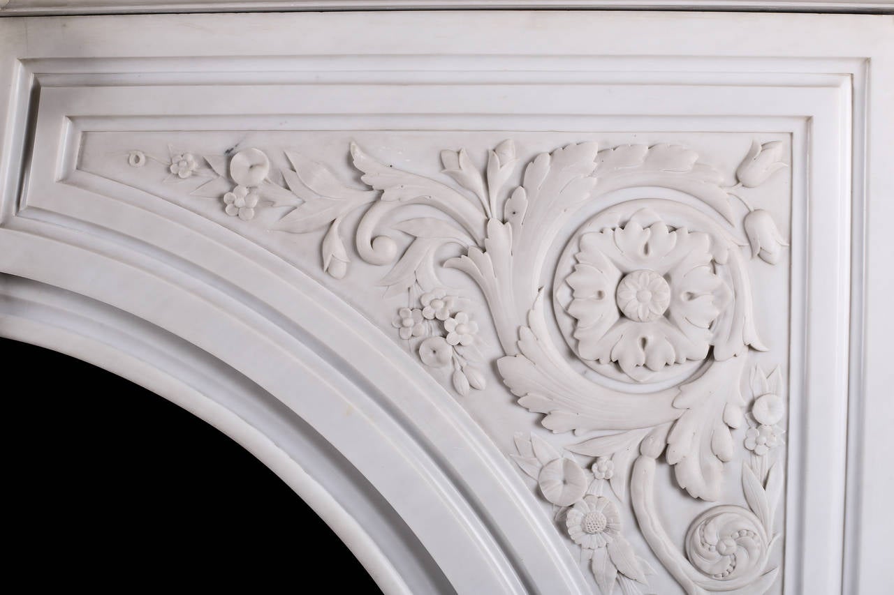 Very Grand Early Victorian Arched Fireplace in White Marble In Excellent Condition In London, GB