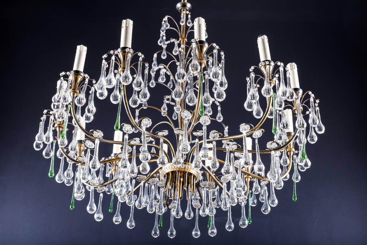 A magnificent vintage brass twelve-light chandelier with Murano clear and green glass tear drops

Measure: Total height 43