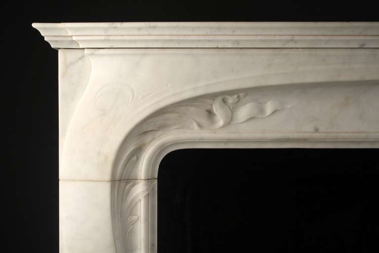 French Art Nouveau White Carrara Marble Mantelpiece In Excellent Condition For Sale In London, GB