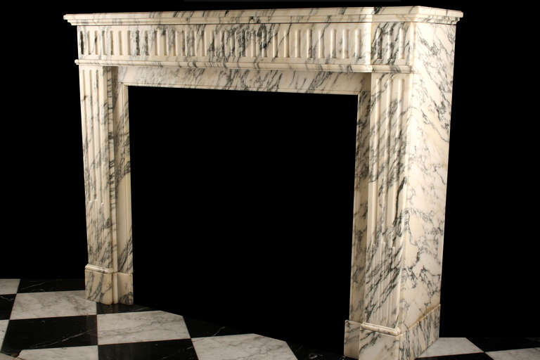 Original Louis XVI Regency Fireplace Mantel in Arabescato Marble In Excellent Condition In London, GB