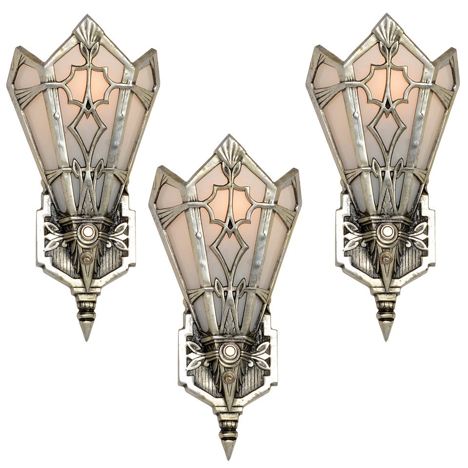 Juego de 3 candelabros o empotrables de pared Art Decó de aluminio de alto estilo, EE.UU.