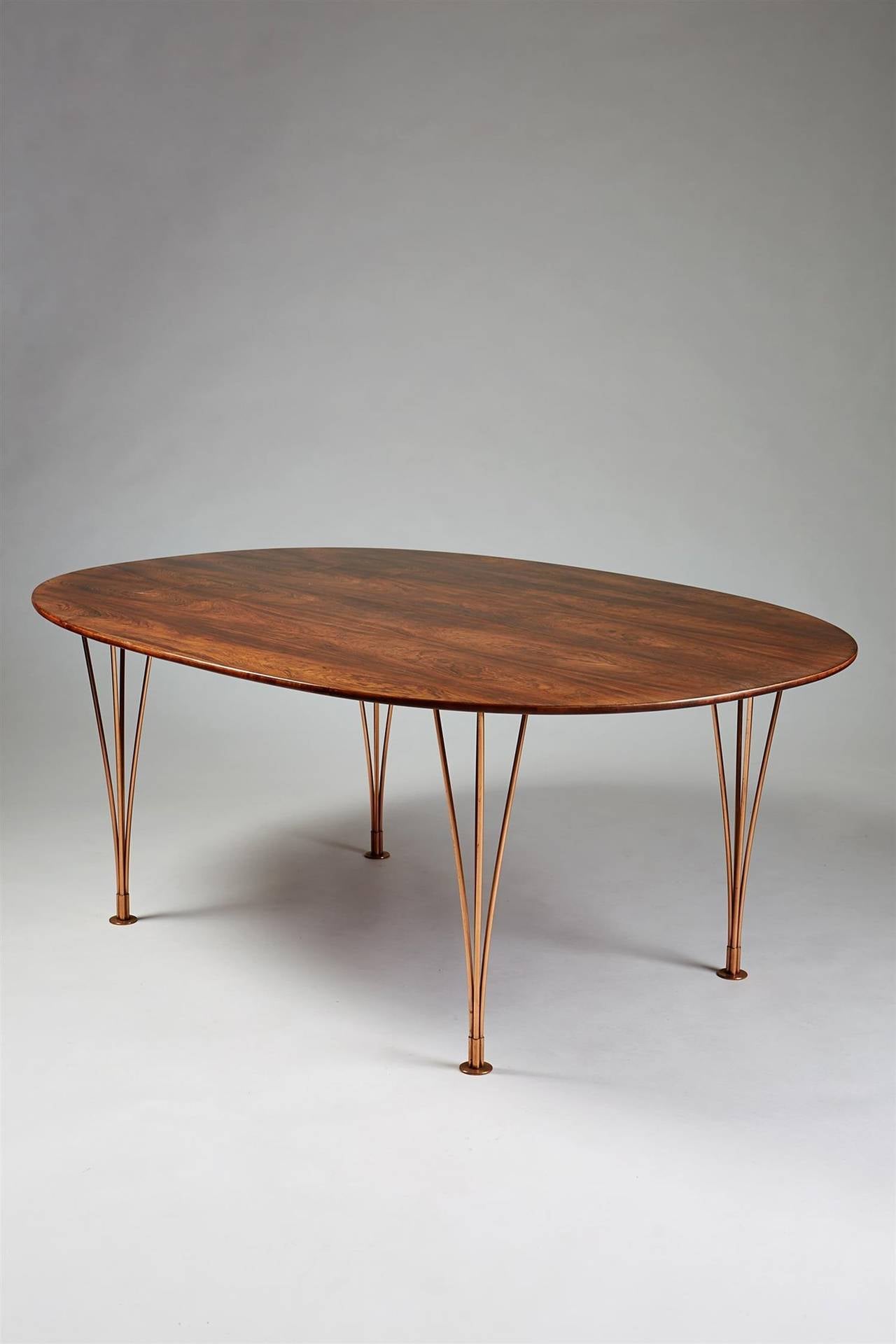 Dining table super ellipse, designed by Bruno Mathsson and Piet Hein, Karl Mathsson, Sweden, 1964.
Rosewood and very rare copper legs.