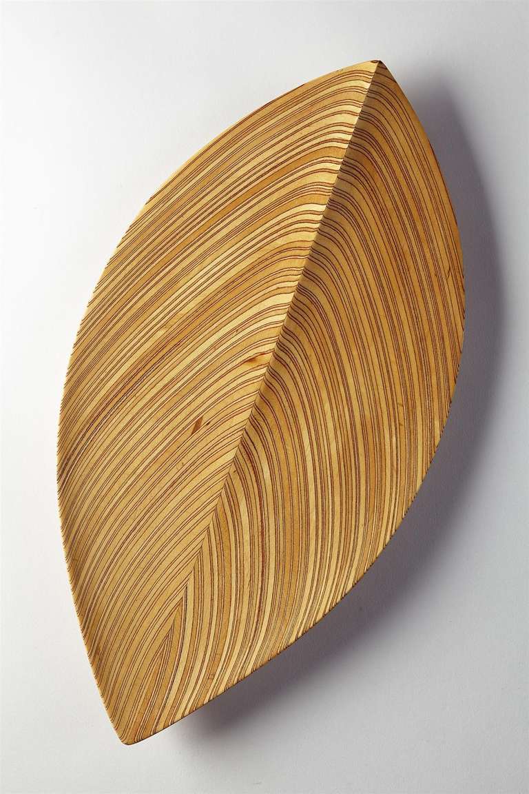 Wooden dish in hand-carved aeroplane veneer. designed by Tapio Wirkkala for Soine et Kni, Finland. 1954.