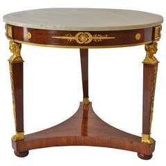 Empire-Gueridon-Tisch mit Marmorplatte.