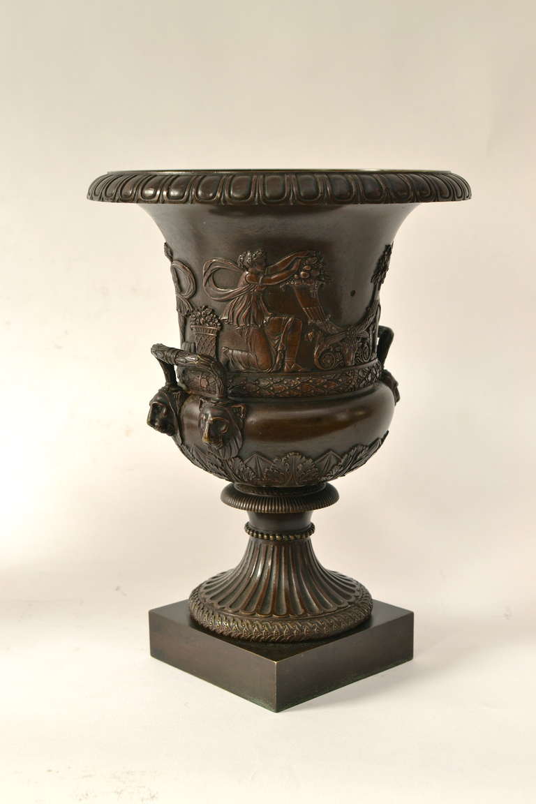Pair of French Patinated Bronze Models of the Medici Vase, Early 19th Century 1