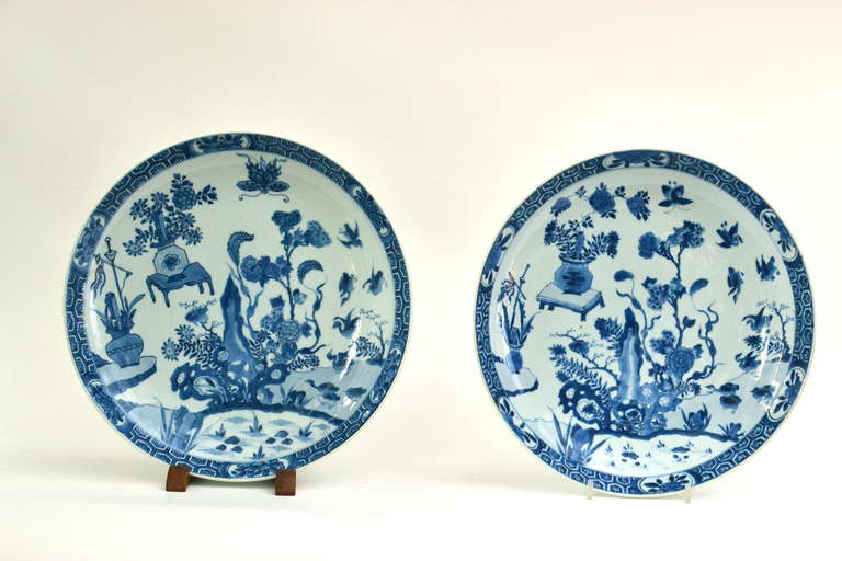 A pair of large Chinese blue and white dishes Kangxi period (1662-1722)