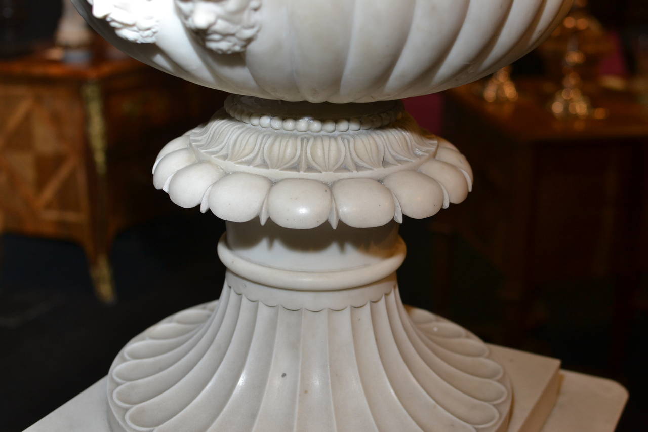 Important 19th Century Italian Carrara Marble Urn on Original Marble Stand 1