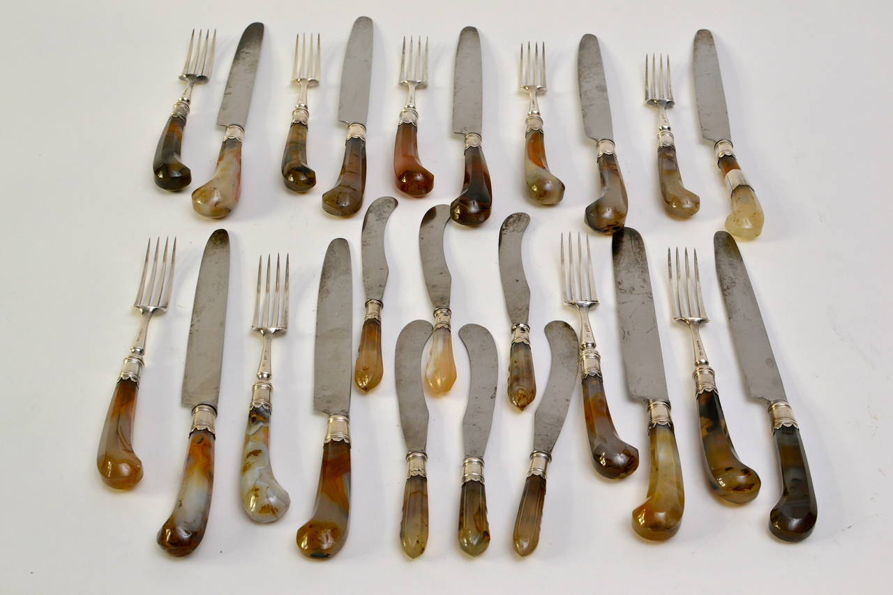 English Set of 18 Agate Handled Knives and Forks Together with Six Fruit Knives In Excellent Condition In Stockholm, SE