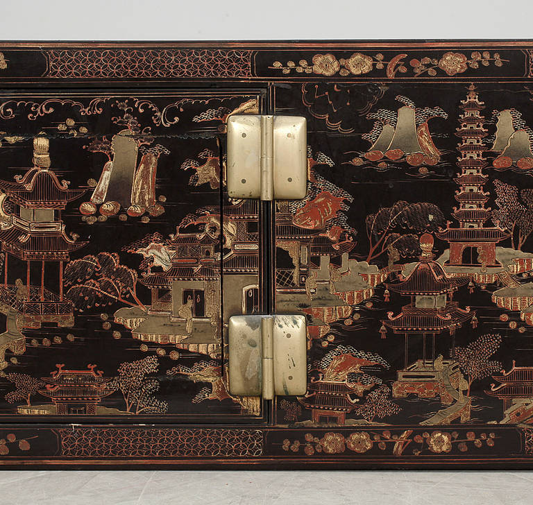 20th Century Pair of Chinese lacquer cabinets, circa 1900