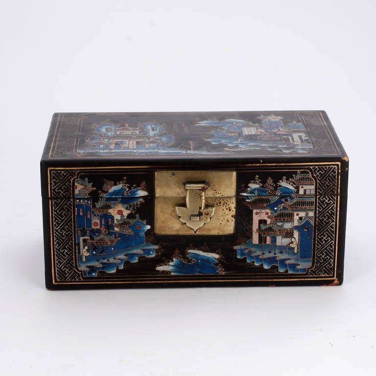 One Chinese Lacquer Box 1